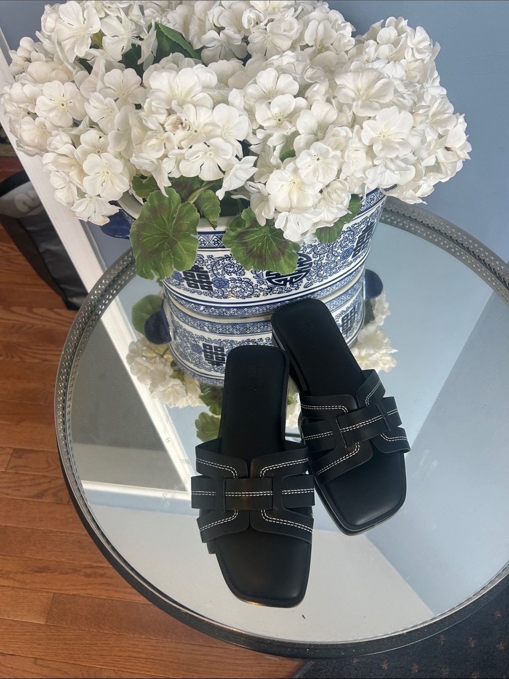 Black Women's Slide Sandals with Contrast Stitching